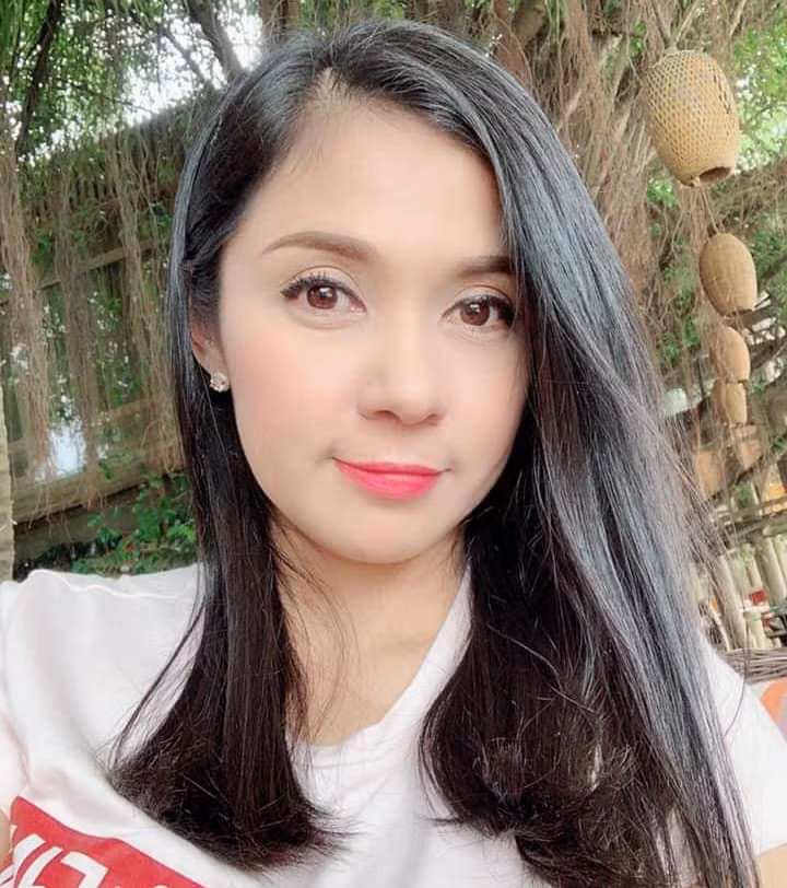 Ở độ tuổi 50, Việt Trinh được khen ngợi vẫn xinh đẹp, trẻ trung.