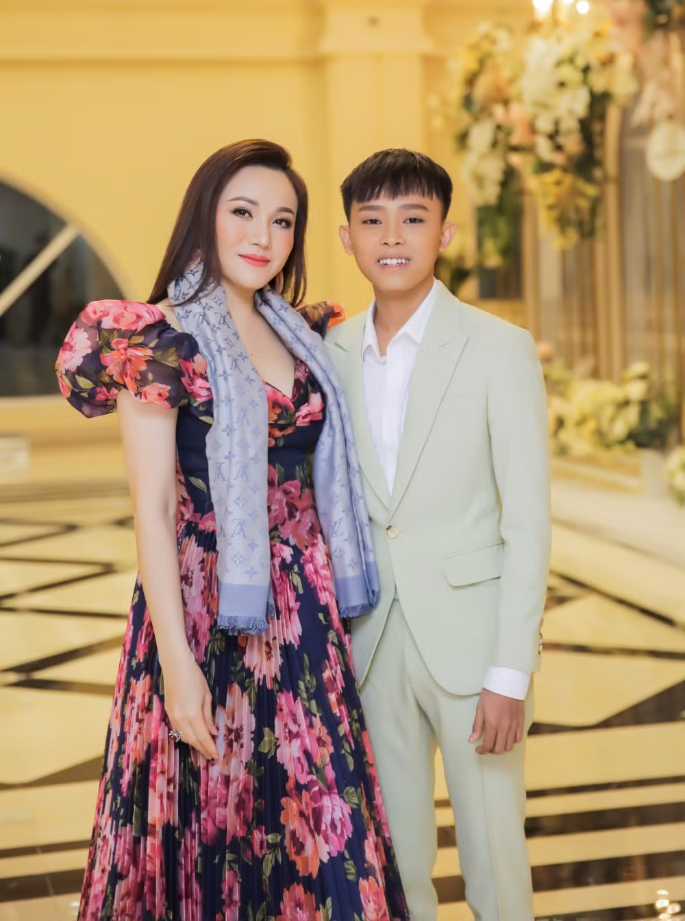 Đối với những học trò của mình, Ngọc Sơn luôn căn dặn họ phải ghi nhớ “đội chữ hiếu lên đầu mà đi”, bắt buộc phải là người con hiếu thảo. Dù ở thời điểm nào trong đời thì ơn nghĩa sinh thành luôn là điều đáng trân trọng, tình yêu thương cha phải đặt lên hàng đầu.