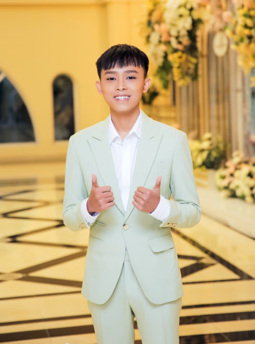 Đây là lần đầu tiên giọng ca trẻ trở lại với sân khấu sau thời gian dài vắng mặt vì lùm xùm.