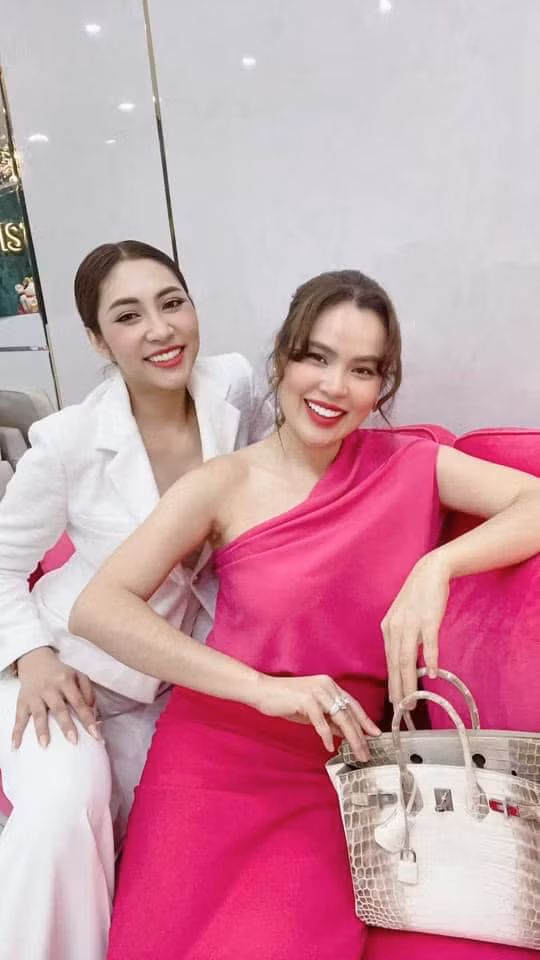 Hoa hau Dang Thu Thao bi Phuong Le “cach mat