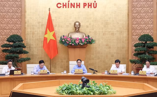 Chinh phu hop phien chuyen de phap luat, thao luan du an Luat Dat dai (sua doi)
