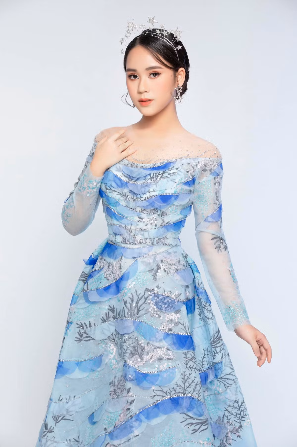Trước đó, năm 2019, cô nàng từng tham gia cuộc thi Little Miss Universe tại Georgia và đoạt giải Hoa hậu nhí thanh lịch.
