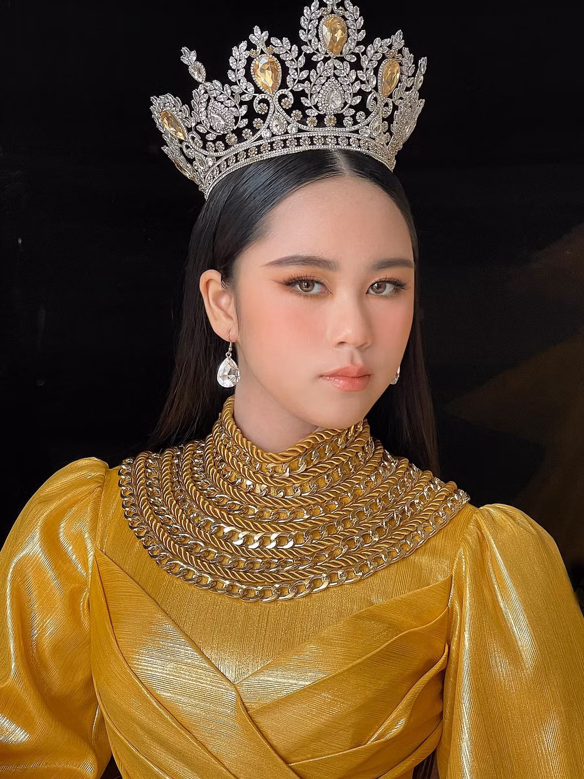 Không chỉ xinh đẹp, sở hữu chiều cao nổi trội 1m68, Bella Vũ còn đa tài với khả năng ca hát, chơi đàn piano, bơi lội...