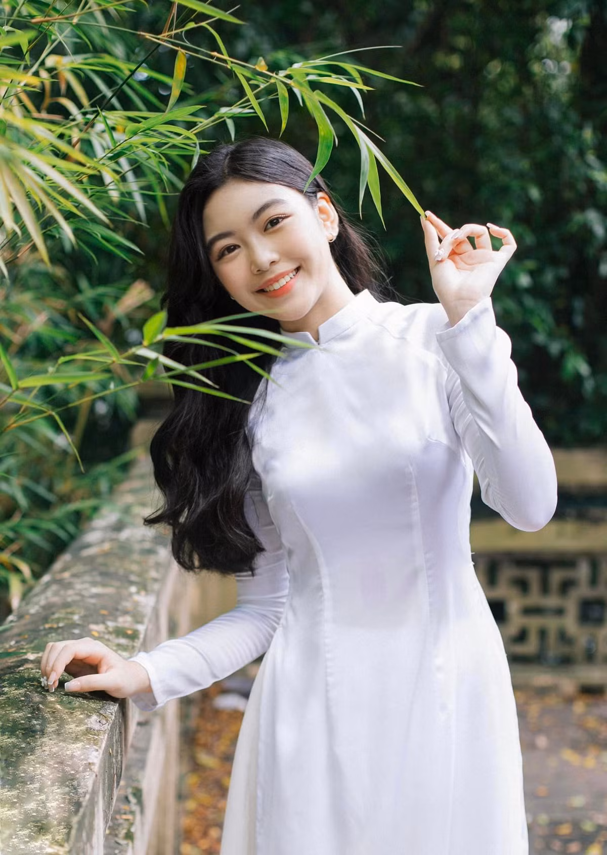 Đặc biệt, vợ chồng Quyền Linh có tài sản quý giá đó chính là hai cô con gái xinh như hoa hậu. Con gái đầu lòng của Quyền Linh - Lọ Lem tên thật là Mai Thảo Linh, sinh năm 2006.