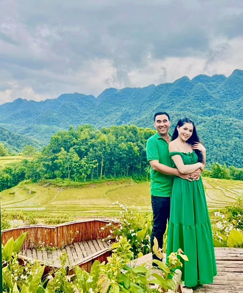 Hiện tại, không chỉ thành công trong sự nghiệp, Quyền Linh còn giữ được tổ ấm hạnh phúc viên mãn.