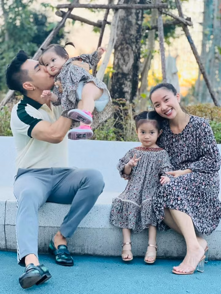 Lê Dương Bảo Lâm và bà xã Quỳnh Quỳnh kết hôn năm 2017.