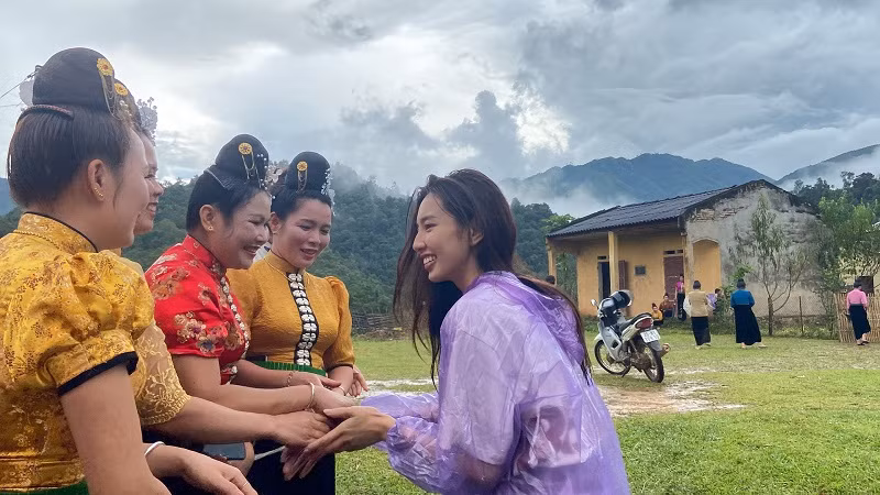 Nàng hậu tích cực xây dựng nhiều hoạt động thiện nguyện ý nghĩa ở trong nước lẫn quốc tế.