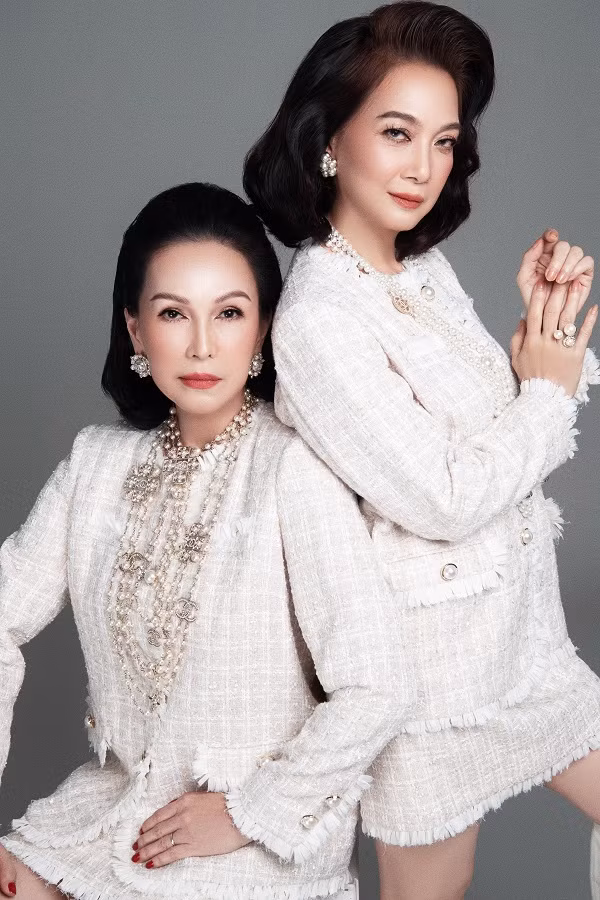 Diễm My cũng là gương mặt nổi tiếng trong Vbiz. Nữ diễn viên được mệnh danh "nữ hoàng ảnh lịch" một thời. Không chỉ đóng phim, Diễm My còn làm mẫu thời trang.