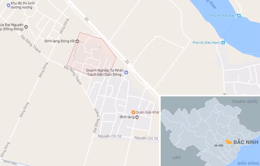Điều không thể bỏ qua khi tới làng Đông Hồ là chứng kiến quá trình làm tranh khắc gỗ dưới những bàn tay khéo léo của nghệ nhân, đồng thời tới thăm những gian hàng độc đáo và tìm hiểu về sản phẩm tranh. Làng Đông Hồ nằm tại xã Song Hồ, huyện Thuận Thành, tỉnh Bắc Ninh, cách thủ đô Hà Nội khoảng 35 km về hướng đông. Ảnh: Google Maps.