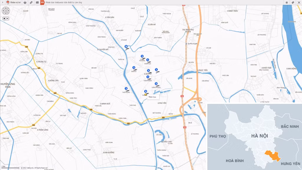 Làng Cựu cách trung tâm thủ đô khoảng 40 km về phía nam.