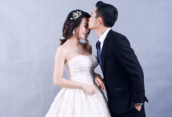 Sau khi Series phim ngắn hài Kem Xôi TV kết thúc, nữ diễn viên chính có phong cách sexy và quyến rũ – hot girl Yến Xôi cùng lúc vừa 'vắng bóng' trên màn ảnh vừa khá im ắng trong các sự kiện hay những dự án phim tiếp theo. Tuy nhiên, ngay sau đó, hot girl sinh năm 1993 này lại khiến cộng đồng mạng đi từ tò mò đến bất ngờ vì đột ngột công khai tin vui lên xe hoa vào cuối tháng 2 vừa qua.
