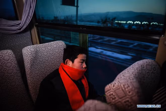 Hàng triệu người Trung Quốc đang đổ về quê để đón Tết cùng gia đình. Ảnh: Tân Hoa Xã.Vạn dặm về nhà