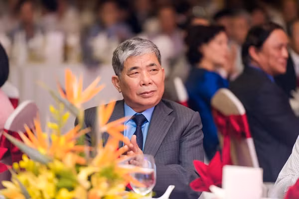 Tâm sự về bí quyết kinh doanh của mình, ông Thản nói: “Khi ít vốn và cả khi đã trường vốn, nên áp dụng sách lược mua rẻ để bán rẻ hoặc kinh doanh lâu dài”, chính sách giá rẻ luôn là một “chiêu” bán hàng hay nhất”. Ảnh: VTC.