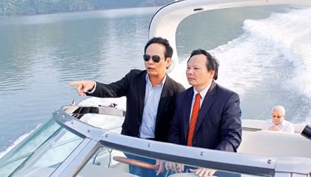 Hiện tại, ngoài sở hữu đảo du lịch quốc tế Tuần Châu (TP Hạ Long, Quảng Ninh), ông Đào Hồng Tuyển còn sở hữu 14 công ty, 34 nhà máy xí nghiệp với cả vạn công nhân. Ông nổi danh với các dự án BĐS lớn như Casino Vân Đồn, Khu du lịch quốc tế Tuần Châu, Marina City Hạ Long, Tuần Châu Resort.... Ảnh: Zing.