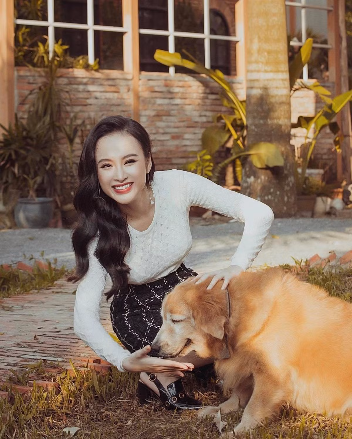 Khi lên đồ lại rất sang trọng, thời thượng.