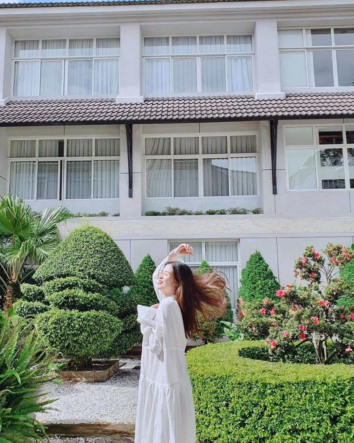 Đông Nhi thường xuyên cập nhật hình ảnh của mình lên trang xã hội khiến fan xuýt xoa bởi nhan sắc rạng rỡ.