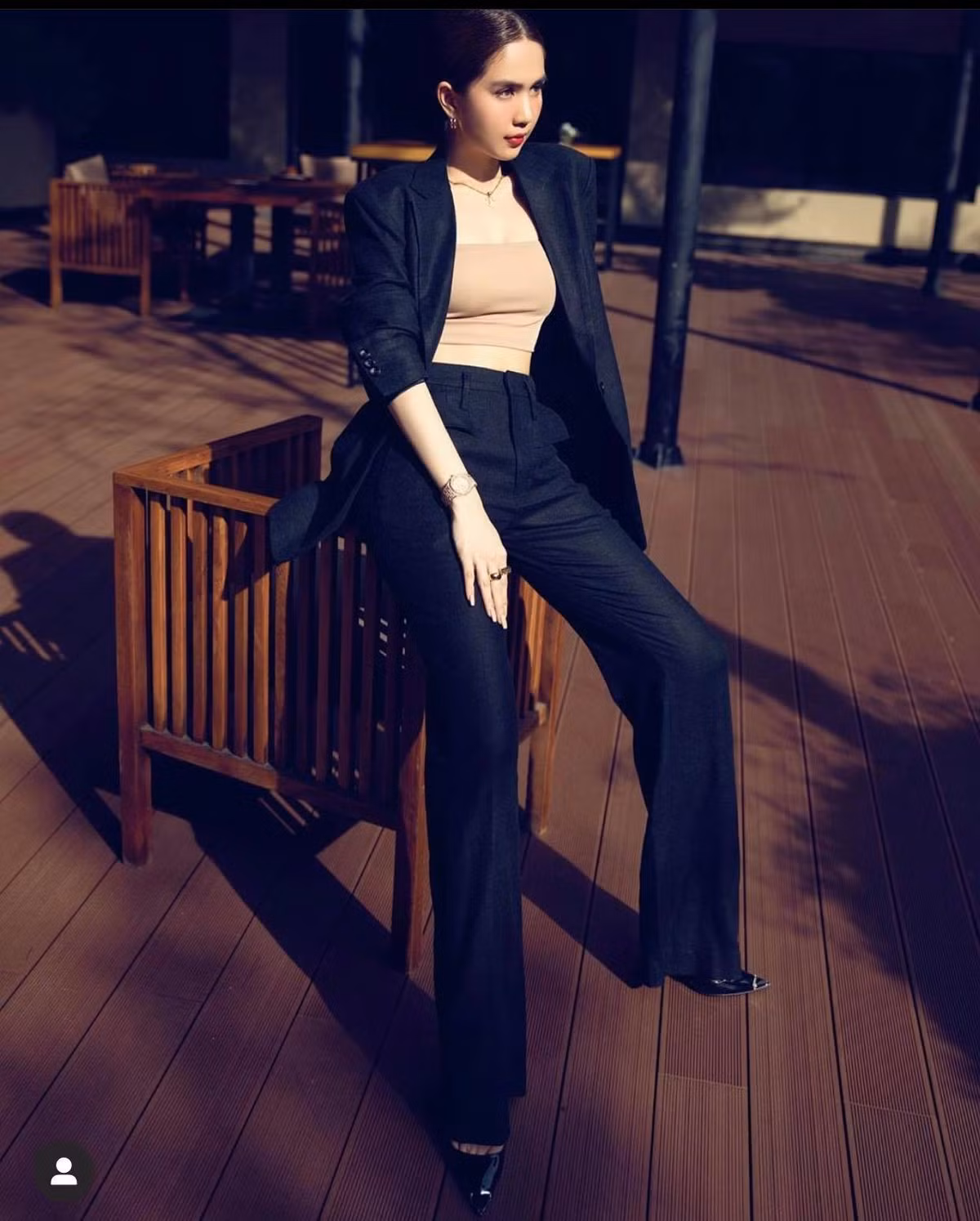 Không hô danh là quý cô thời trang của showbiz, Ngọc Trinh đã yêu thích phong cách nào là tích cực lăng xê và biến hóa nhiều màu sắc.