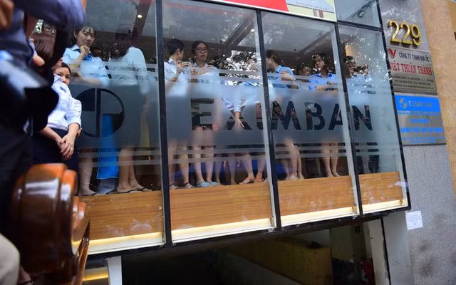 Eximbank noi gi ve hai nhan vien bi bat vu mat 245 ti?