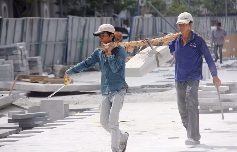 Theo Sở GTVT TP HCM, đến thời điểm này, sau gần 6 tháng thi công suốt ngày đêm, công trình nâng cấp, cải tạo đường Nguyễn Huệ và công viên tượng đài Bác Hồ đã thực hiện đúng tiến độ, cơ bản sắp hoàn thành sẽ được đưa vào vận hành thử nghiệm để kiểm tra (10/4) và chính thức vận hành từ ngày 20/4.