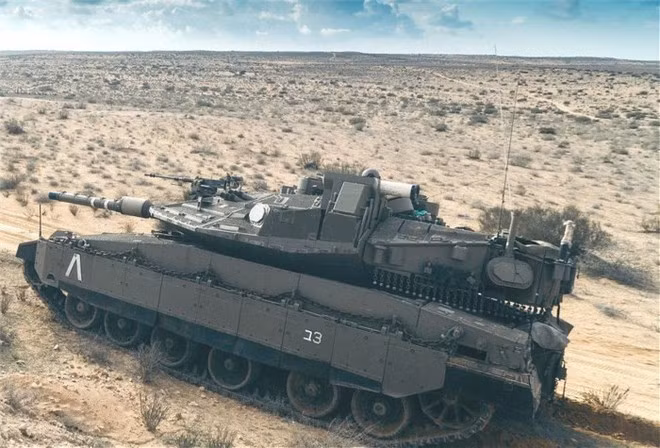 Tuy có trọng lượng rất lớn nhưng xe tăng Merkava Mk-4 không vì thế mà kém cơ động, nó được trang bị động cơ diesel công suất 1.500 mã lực cùng hộp số tự động 5 cấp cho tốc độ tối đa đến 64 km/h.