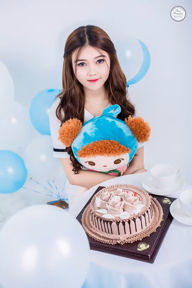 Hồng My chia sẻ: "Chính xác em giảm được khoảng 10kg trong vòng 2 tháng. Tuy không phải là một con số quá ấn tượng nhưng bản thân em đã phải rất kiên trì, vượt qua quãng thời gian thèm ăn khủng khiếp và tập luyện liên tục".