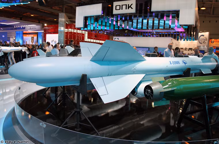 Nga tiếp tục quảng bá mẫu tên lửa hành trình chống hạm Kh-59MK tới các nước có nhu cầu. Đây là thế hệ trước của Kh-59MK2 nhưng được thiết kế để chống tàu mặt nước với tầm phóng 285km, đầu tự dẫn radar chủ động ARGS-59.