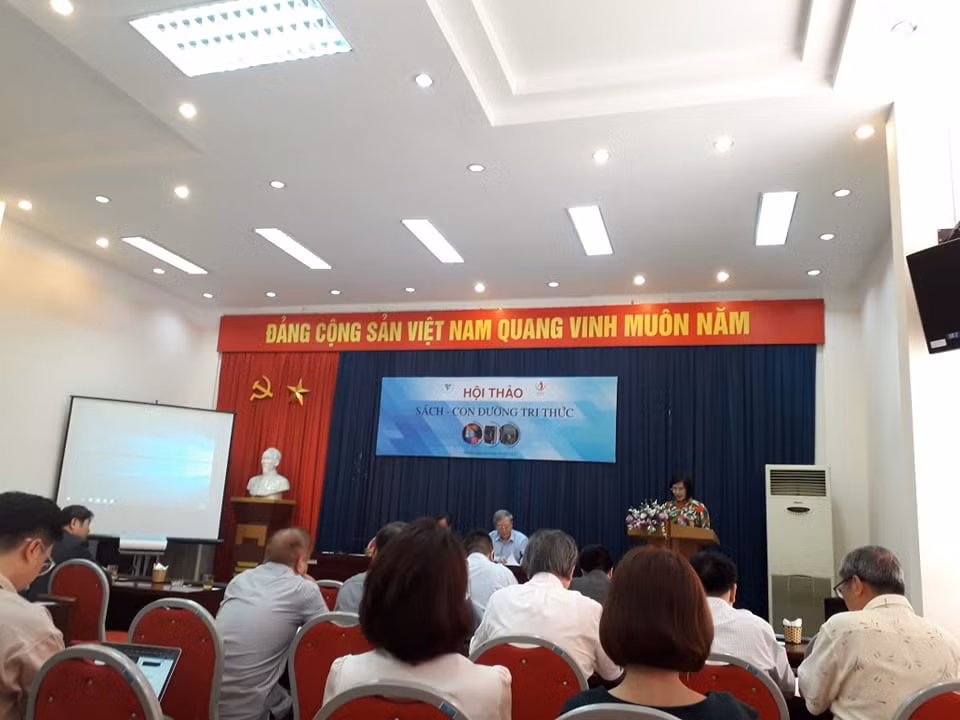 Hoi thao Sach-con duong tri thuc: Cach nao de nguoi Viet me doc sach?