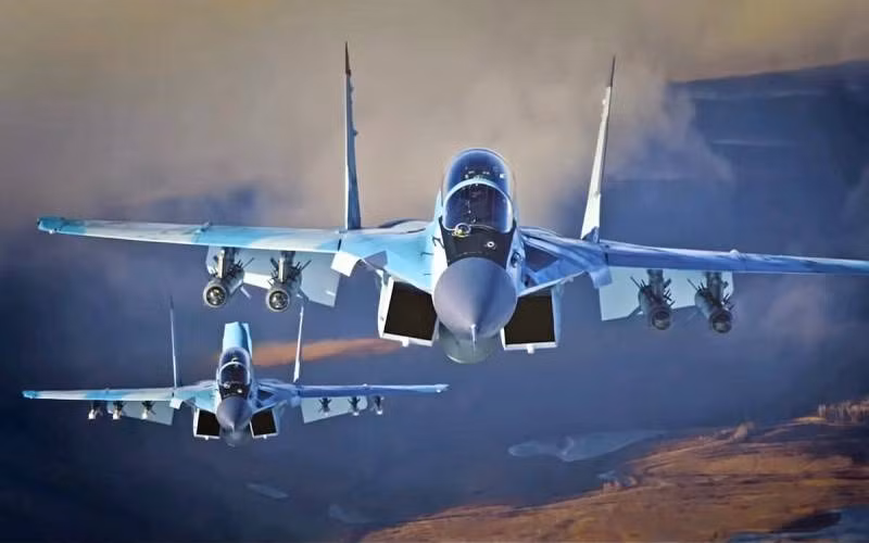 MiG-35 sử dụng nhiều vật liệu tổng hợp composite hơn trong chế tạo khung thân, nên máy bay nhẹ và bền hơn. Về vũ khí, MiG-35 cũng được trang bị nhiều vũ khí tiến công và phòng thủ mới như tên lửa hành trình Kh-38 và tên lửa không đối không R-37M. 