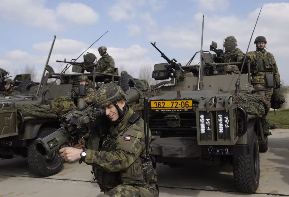 Việc triển khai nhóm tác chiến NATO này, để tăng cường sự hiện diện quân sự tại Ba Lan, được gọi là "Nhóm chiến đấu Ba Lan"; và đơn vị này có thể là một trong những lực lượng cơ giới hóa đầu tiên của NATO, được đưa vào chiến đấu, khi lực lượng mặt đất của Nga tấn công các nước Baltic.