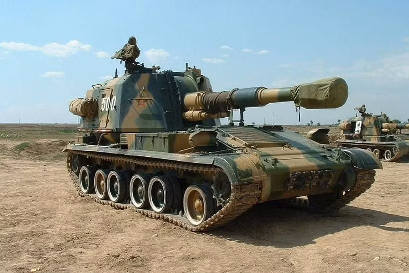 Ngoài pháo xe kéo, hiện nay Quân đội Trung Quốc cũng được trang bị 500 khẩu pháo tự hành loại 152 mm Type 83 SPH, được trang bị cho các lữ đoàn pháo binh thuộc Tập đoàn quân, sư đoàn bộ binh cơ giới và các sư đoàn pháo binh dự bị.