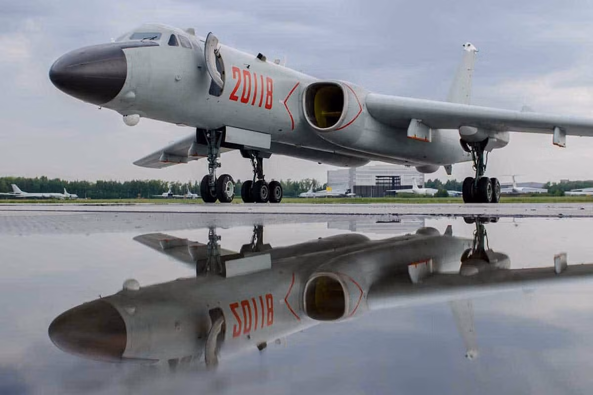 Trung Quốc hiện chỉ có duy nhất loại máy bay ném bom H-6, đây là phiên bản sao chép của máy bay ném bom Tu-16 của Liên Xô, được phát triển từ những năm 1950; gần đây H-6 đã được nâng cấp với hệ thống điện tử hàng không hiện đại, khả năng tiếp nhiên liệu trên không và sử dụng tên lửa hành trình.