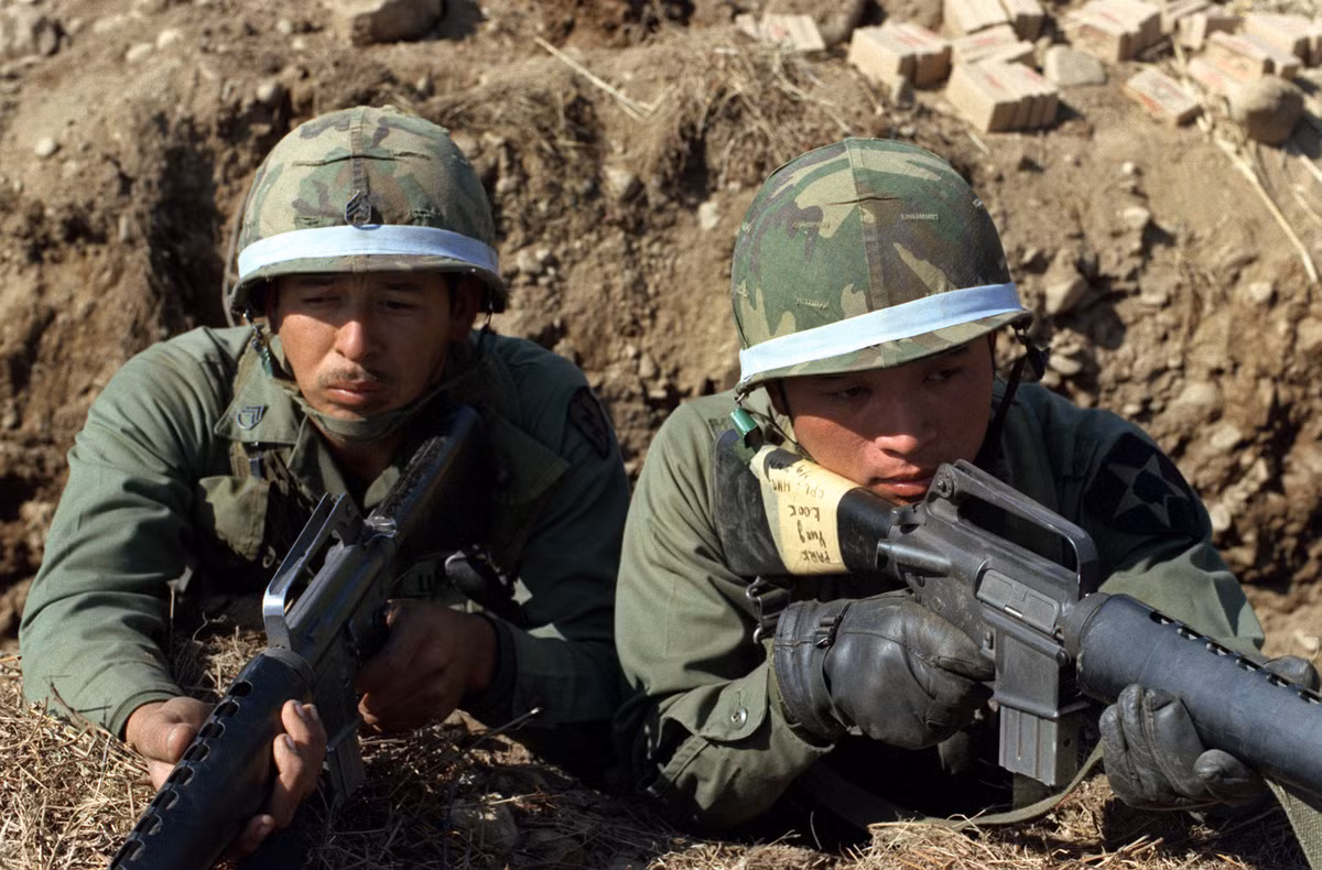 Một thông tin cho rằng, những khẩu M-16A1 này, có thể là súng trường do Norinco CQ của Trung Quốc sản xuất; nhưng lịch sử của Triều Tiên cho thấy, vũ khí này có thể đến từ quân du kích Trung, Nam Mỹ hoặc từ Trung Đông. 