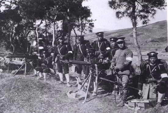 Vào ngày 23/2/1933, Toàn quyền Nhật tại Trung Quốc Muto Nobuyoshi bắt tay vào giai đoạn tiếp theo của Chiến dịch Nekka, nhằm chiếm tỉnh Nhiệt Hà (còn được gọi là Jahol), nằm ở phía đông bắc của Bắc Kinh. Mặc dù trước đó, Nhật Bản đã cố gắng mua chuộc người đứng đầu chính quyền ở đây, nhưng không thành công.