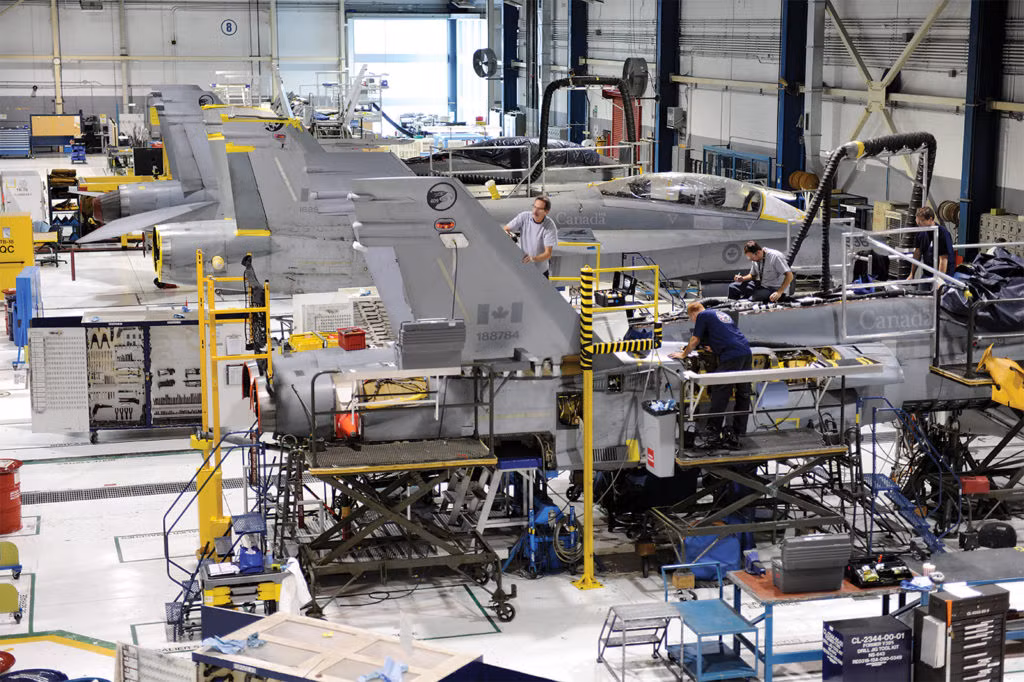 Mặt khác đưa F-15EX vào biên chế, không chỉ giúp duy trì những dây chuyền sản xuất của Boeing ở St. Louis được duy trì; mà các cơ sở đào tạo, hậu cần bảo đảm và cơ sở hạ tầng khác, phục vụ cho F-15 trước kia, cũng có thể được chuyển sang hỗ trợ F-15EX một cách dễ dàng.