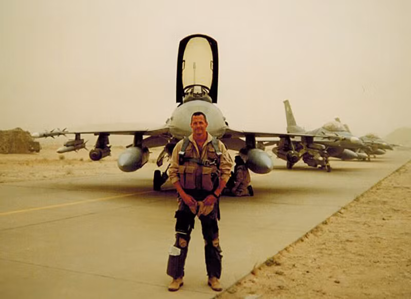 Saudi Arabia là khách hàng thứ 3 của F-15, sau Israel và Nhật Bản. Viên phi công đào tẩu được cho là đã bất mãn với chính phủ và đường lối ngày càng thân phương Tây của Saudi.