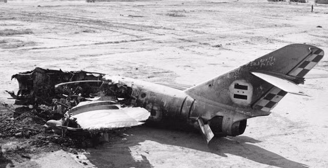 Ngày khải hoàn của Không quân Israel vẫn chưa kết thúc, vào lúc 12 giờ 45 phút ngày 5/6, IAF chuyển cuộc tấn công sang các lực lượng không quân Ả Rập khác. Các sân bay của Syria và Jordan cũng bị tiến công; căn cứ không quân H3 của Iraq cũng chung số phận.