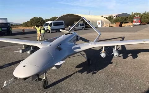 Vào tháng 4/2021, Quân đội Maroc sẽ trở thành khách hàng tiếp theo của UAV TB2. Chính phủ nước này đã phê duyệt việc mua một số hệ thống không người lái với 13 máy bay. Theo báo chí Maroc, khoảng 70 triệu USD đã được phân bổ cho mục đích này.