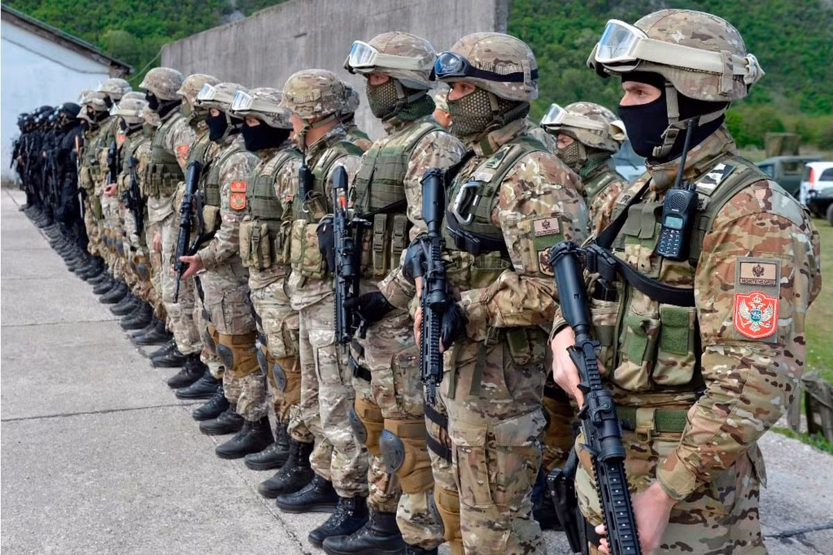 Quân đội yếu thứ ba của châu Âu là Montenegro, cũng là một quốc gia tách ra từ Liên bang Nam Tư, vị trí trong bảng xếp hạng thế giới là 123/138; quân số là 2.260 người, trong đó một nửa là sĩ quan. Kể từ năm 2017, Montenegro là thành viên NATO.
