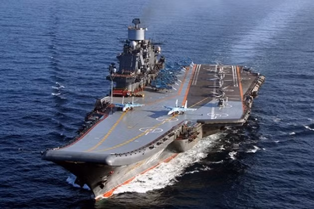 Tàu sân bay duy nhất của Nga là Đô đốc Kuznetsov đã có một lịch sử đầy khó khăn, mặc dù trang bị các máy bay chiến đấu đáng gờm nhưng con tàu sắp được cho nghỉ hưu để chuyển sang loại siêu tàu sân bay mới, sẽ được sản xuất trong tương lai.
