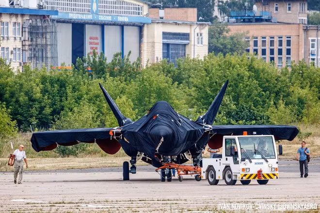 Trước đó, tập đoàn vũ khí nhà nước Rostec của Nga, đã công bố một đoạn giới thiệu về một máy bay chiến đấu mới của Nga, buổi giới thiệu chúng sẽ diễn ra vào ngày đầu tiên của triển lãm hàng không vũ trụ MAKS-2021. Đây là loại chiến đấu cơ tàng hình, sẽ cạnh tranh với F-35 của Mỹ. Nguồn ảnh: Pinterest.
