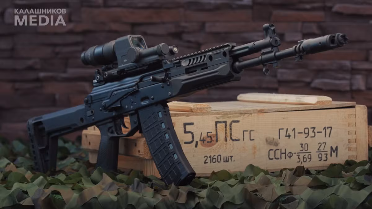 Trong khuôn khổ diễn đàn ARMY 2020, Kalashnikov đã tiếp tục giới thiệu, mẫu súng trường tấn công AK-12 phiên bản hiện đại hóa. Qua quá trình được sử dụng trong quân đội, một số thay đổi về thiết kế tiếp tục được thực hiện. Có các yếu tố mới về phần cứng và thiết bị ngắm cải tiến được thiết kế lại.