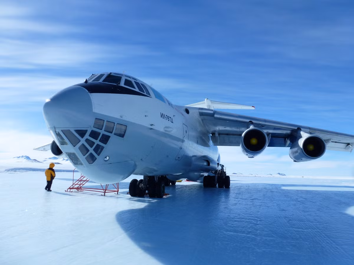 Theo kênh truyền hình Mỹ CNN, sự kiện máy bay vận tải quân sự 4 động cơ Il-76 hạ cánh xuống quần đảo Franz Josef Land ở giữa Bắc Băng Dương đã chứng tỏ sức mạnh quân sự ngày càng tăng của Nga ở khu vực này.