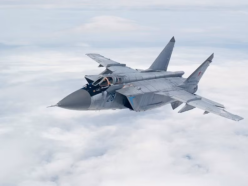 Không quân Syria trước đây, đã thể hiện sự quan tâm đến việc mua loại máy bay này, vốn được đánh giá cao nhờ tốc độ và tầm hoạt động vô song, cũng như mức độ nhận biết tình huống rất cao, do chiến đấu cơ MiG-31 được trang bị radar mảng pha Zaslon-M. 