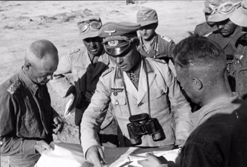 Tới tháng 6/1942, tướng Erwin Rommel tư lệnh quân Đức ở mặt trận châu Phi luôn có lợi thế tình báo, nhờ đặc nhiệm Ý lấy được bản kế hoạch của phe Đồng minh từ một bản báo cáo gửi về Washington của đại tá Bonner Frank Fellers, một tùy viên quân sự Mỹ ở Cairo.
