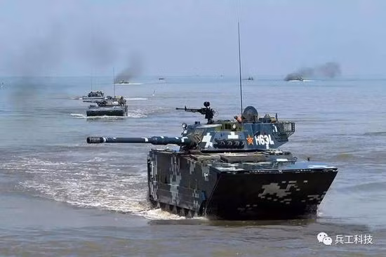 Nhưng trên thực tế, Quân đội Trung Quốc chưa từng tổ chức thành công một cuộc tấn công đổ bộ quy mô lớn nào kể từ khi ra đời tới nay. Điều này khiến cho dù có được trang bị công nghệ "tận răng", các tình huống thực tế phức tạp và biến đổi không ngừng, vẫn có thể khiến những "tướng lý thuyết" của Trung Quốc bị bất ngờ, khó đối phó.