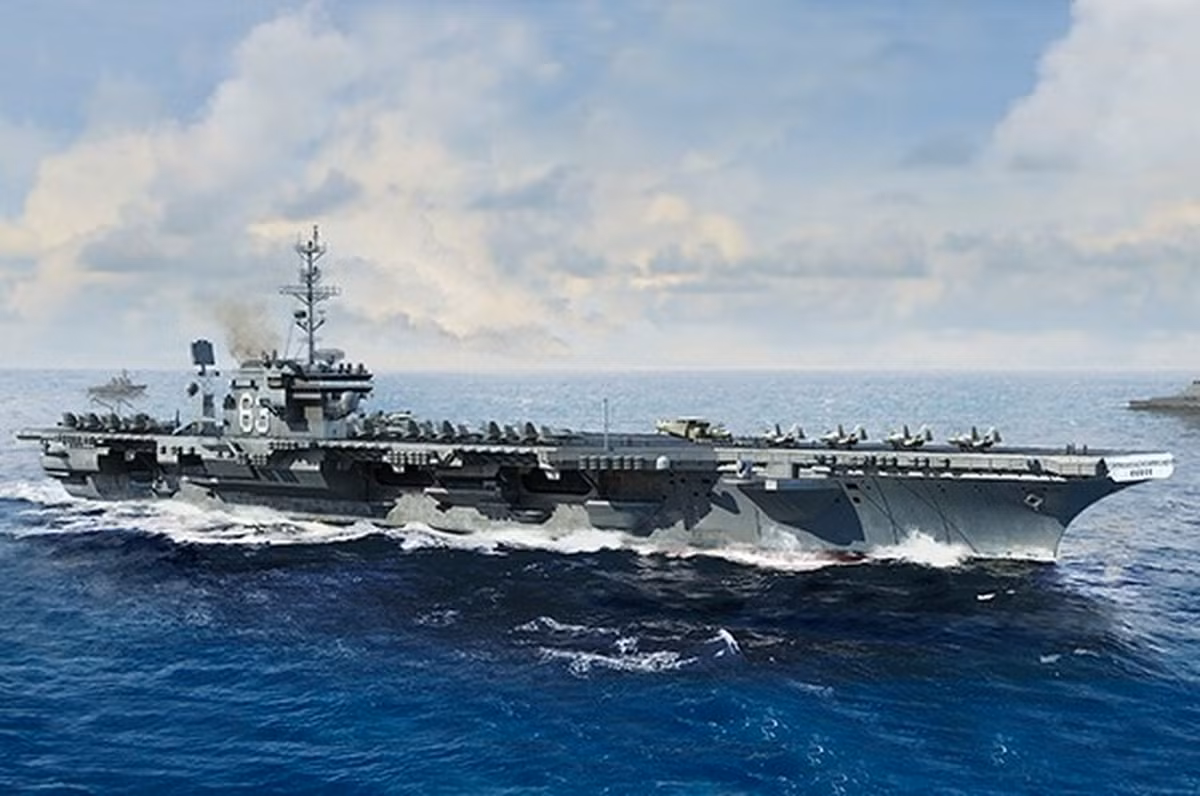 Đại tá David Rogers, thuyền trưởng của tàu sân bay Kitty Hawk, đang ở trên đài chỉ huy vào thời điểm va chạm, cảm thấy "một cơn rùng mình khá dữ dội", như ông sau này mô tả trên trang Web chính thức của Hải quân Mỹ.