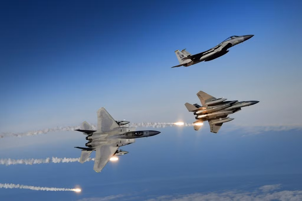 Nhiệm vụ của F-15EX như một loại máy bay chiến đấu đa năng, tức là ngoài khả năng đánh chặn và tiêu diệt các mục tiêu trên không, nó còn có thể sử dụng vũ khí chính xác cao để tấn công các mục tiêu mặt đất. Nhưng trước hết nó sẽ thay thế các máy bay đánh chặn.