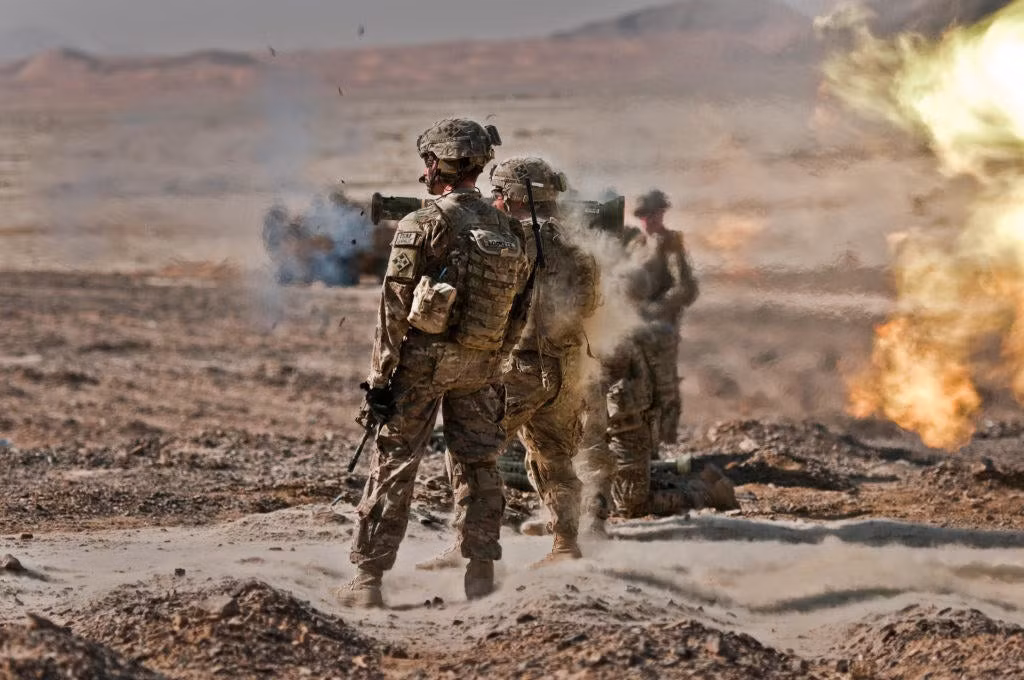 AT-4 là vũ khí không giật giống như Carl Gustaf và mỗi vũ khí chỉ có thể bắn một lần duy nhất. Nguồn ảnh: TheArchive.