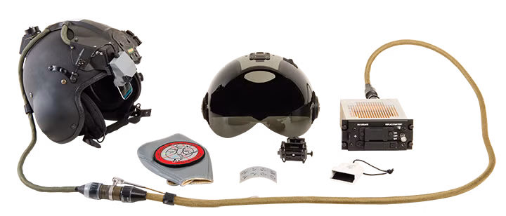 Những hệ thống hiển thị này đã được các phi công A-10 sử dụng thử nghiệm từ năm 2012. Với hệ thống ngắm gắn trên mũ bay, phi công có thể ngắm trực tiếp mục tiêu mà không cần phải dùng đến hệ thống ngắm trên máy bay.