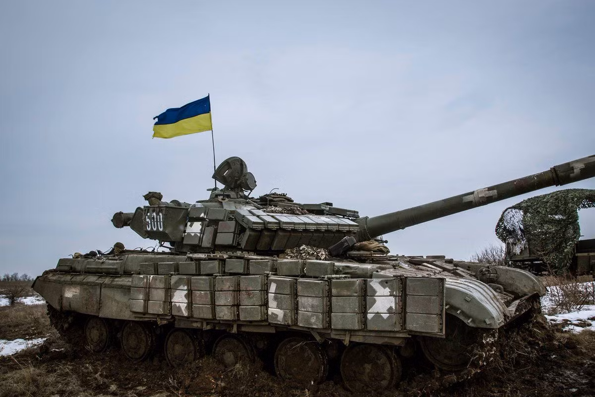 Do năng lực sản xuất xe tăng T-84 và việc thiếu kinh phí để mua chúng, đã buộc Quân đội Ukraine phải sử dụng lại hàng trăm xe tăng T-64 cũ hơn của họ, tới các khu vực phía đông của nước này, để chống lại lực lượng ly khai do Nga hậu thuẫn.